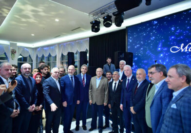 Zirve Gibi Düğün: Siyaset ve Bürokrasi Aynı Çatıda Zirve Gibi Düğün: Siyaset ve Bürokrasi Aynı Çatıda